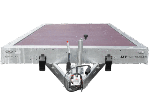 Dépanneuse UNITRAILER UNIPLAT 600/3 S à trois essieux